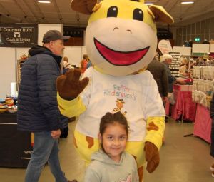 Raffini-Maskottchen-Walkact_Messe-7