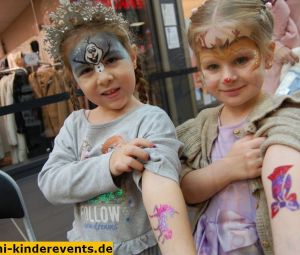 Eiskoenigin-Glitzer-tattoos-Mannheim-2022-16