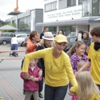 mini-kinder-disco-mit-maskottchen-tanz-12