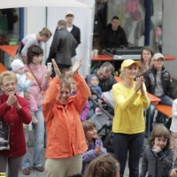 mini-kinder-disco-mit-maskottchen-tanz-16