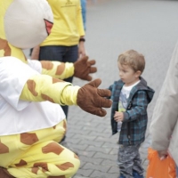 raffini-kinderevents-maskottchen-walk-act-1