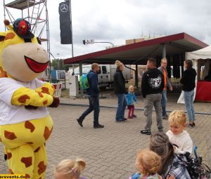 Raffini-Maskottchen-Walkact-Mercedes-Benz-Germersheim-13