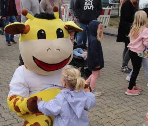 Raffini-Maskottchen-Walkact-Mercedes-Benz-Germersheim-15