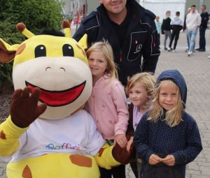 Raffini-Maskottchen-Walkact-Mercedes-Benz-Germersheim-17