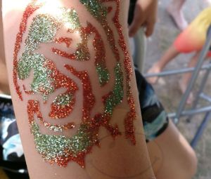 Glitzer-Tattoos-Sommerparty-63