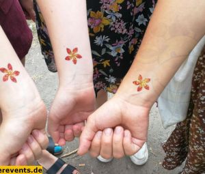 Glitzer-Tattoos-Sommerparty-89